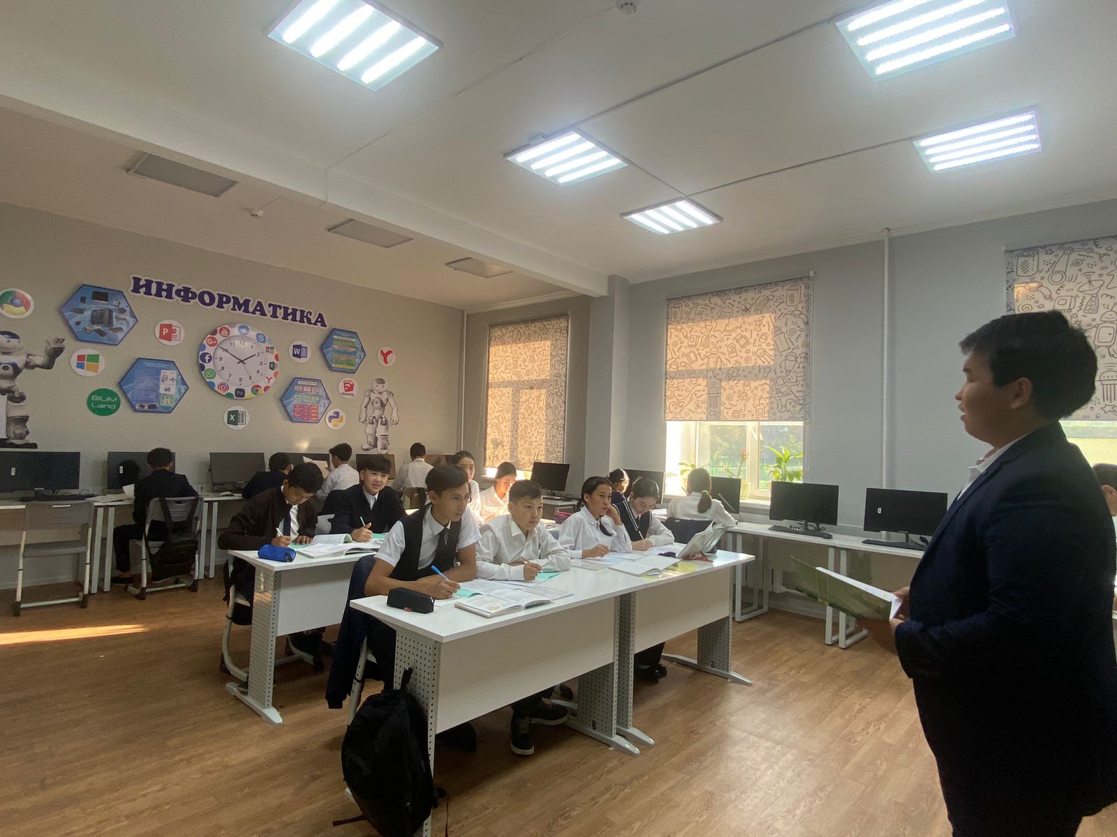 "Дублер күні" өзін - өзі басқару ұйымының белсенділері өткізген сабақ
