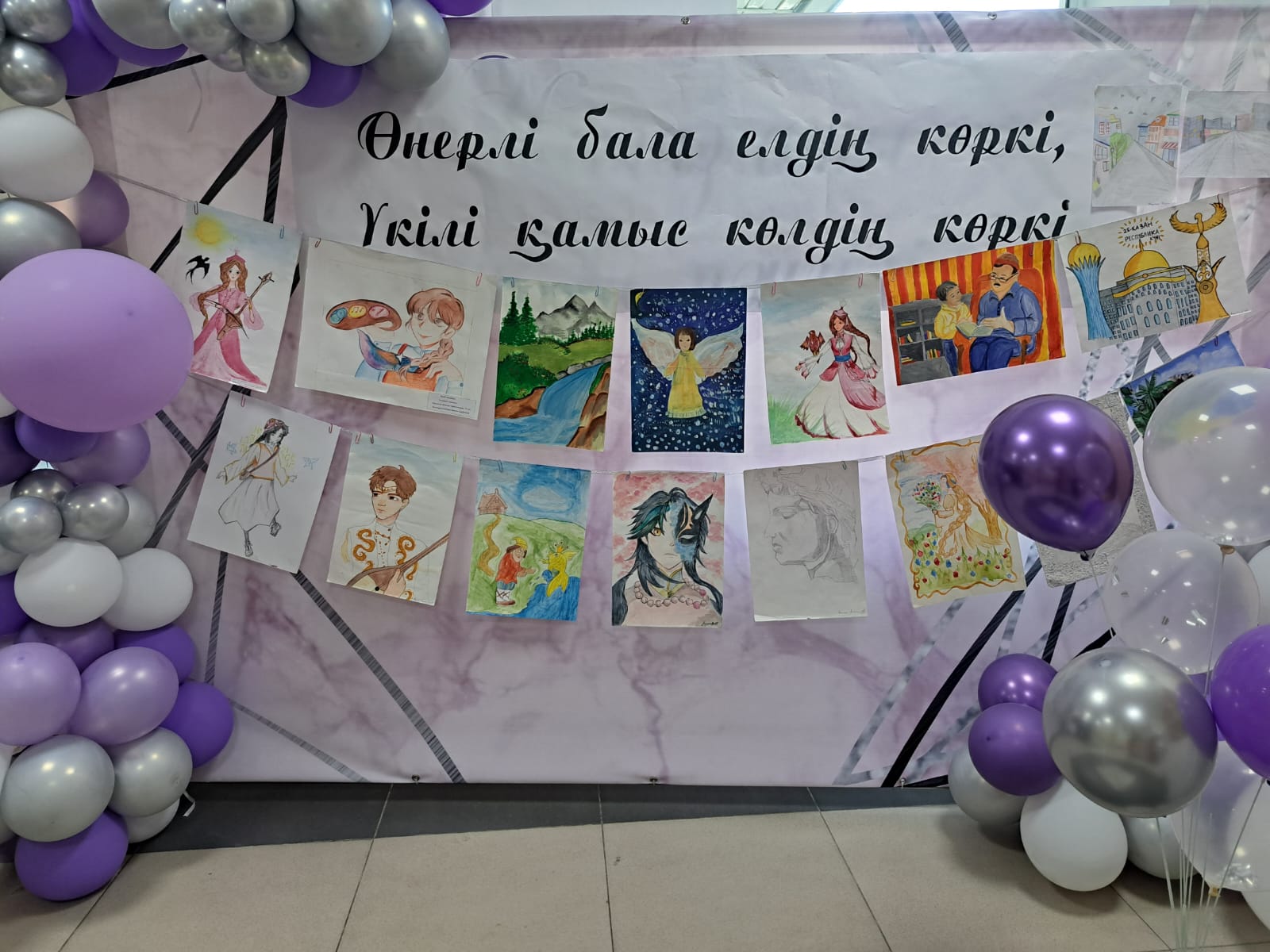 "Өнерлі бала елдің көркі, Үкілі қамыс көлдің көркі" суреттер көрмесі және қолөнер бұйымдары