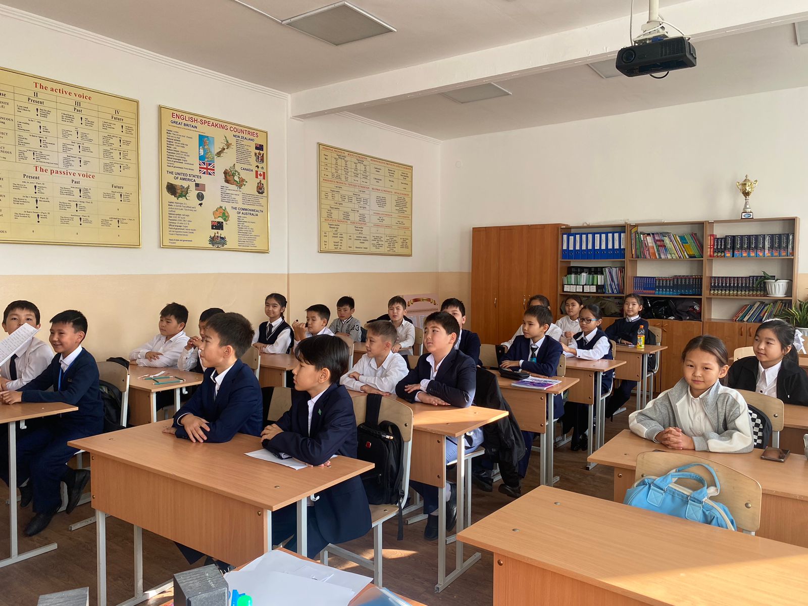 5 "Ә" сынып оқушыларының орта буынға бейімделуін анықтау мақсатында лицей психологы Э.Құрманқожа тренинг жұмысын жүргізді