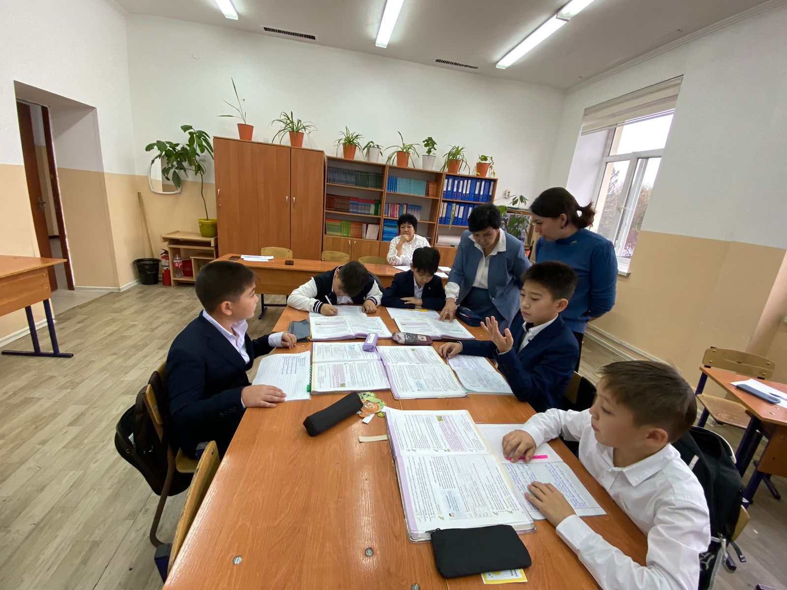 Лицейімізде 5 сыныптар арасында Lesson Study жұмыстары өткізілді. Қазақ тілі  сабағы. Пән мұғалімі: Надырбекова А.Ж.