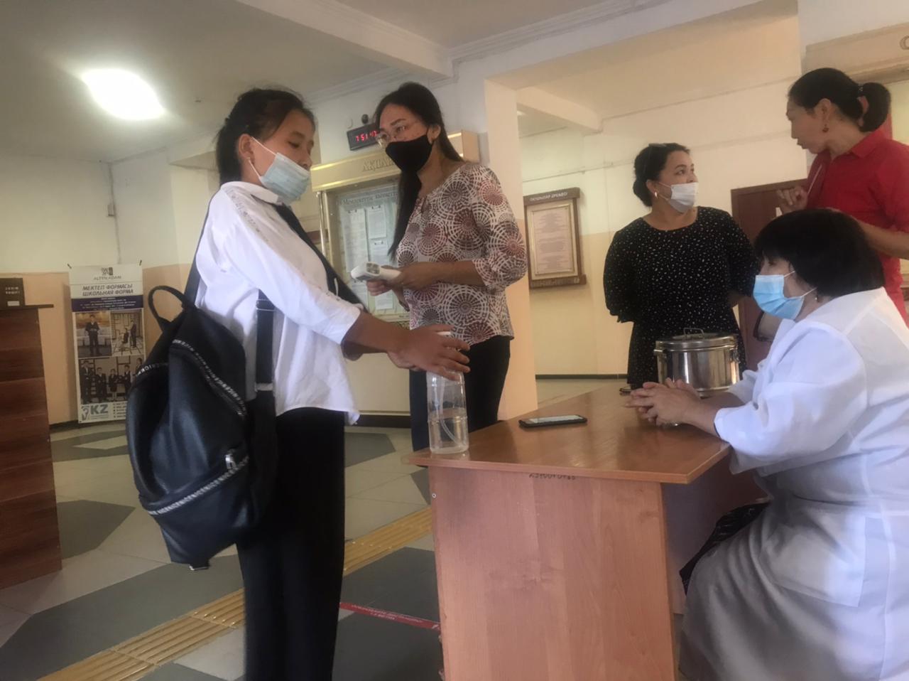 Оқушыларды қабылдау.