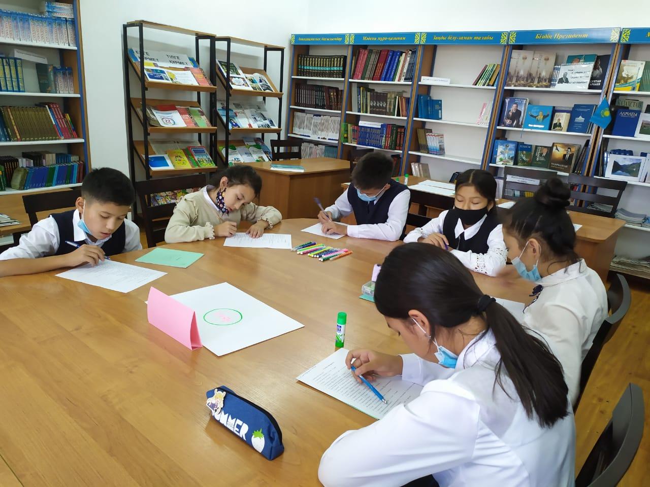 "Оқуға құштар мектеп" жобасы бойынша "Асыл сөзді іздесең Абайды оқы ерінбе" атты зияткерлік сайыс өтті. Сайысқа мектепішілік "Парасат" оқырман клубының мүшелері қатысты.