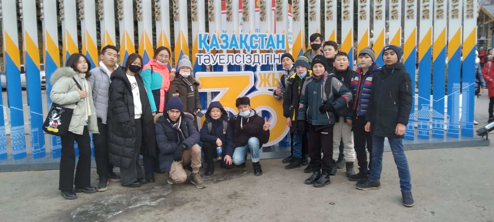 8 "В" сынып оқушыларының қысқы демалысы.Медеу мұз айдыны.