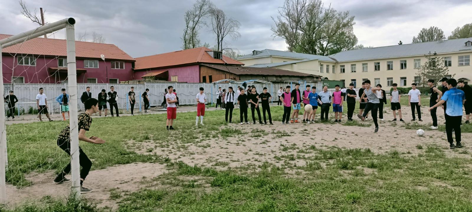 Футбол ойынынан өткен, лицей КУБОГЫ.  Орын алған сыныптар.  10ОРЫН 10/А ұлдар командасы 20ОРЫН 11/Ә ұлдар командасы 30ОРЫН 9/Ә ұлдар командасы