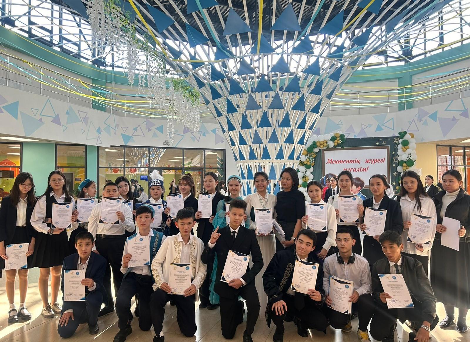 "Ақберен" республикалық өнер байқауының аудандық кезеңінде 9"Б" сынып Орынғали Назгүл І орынға ие болды.