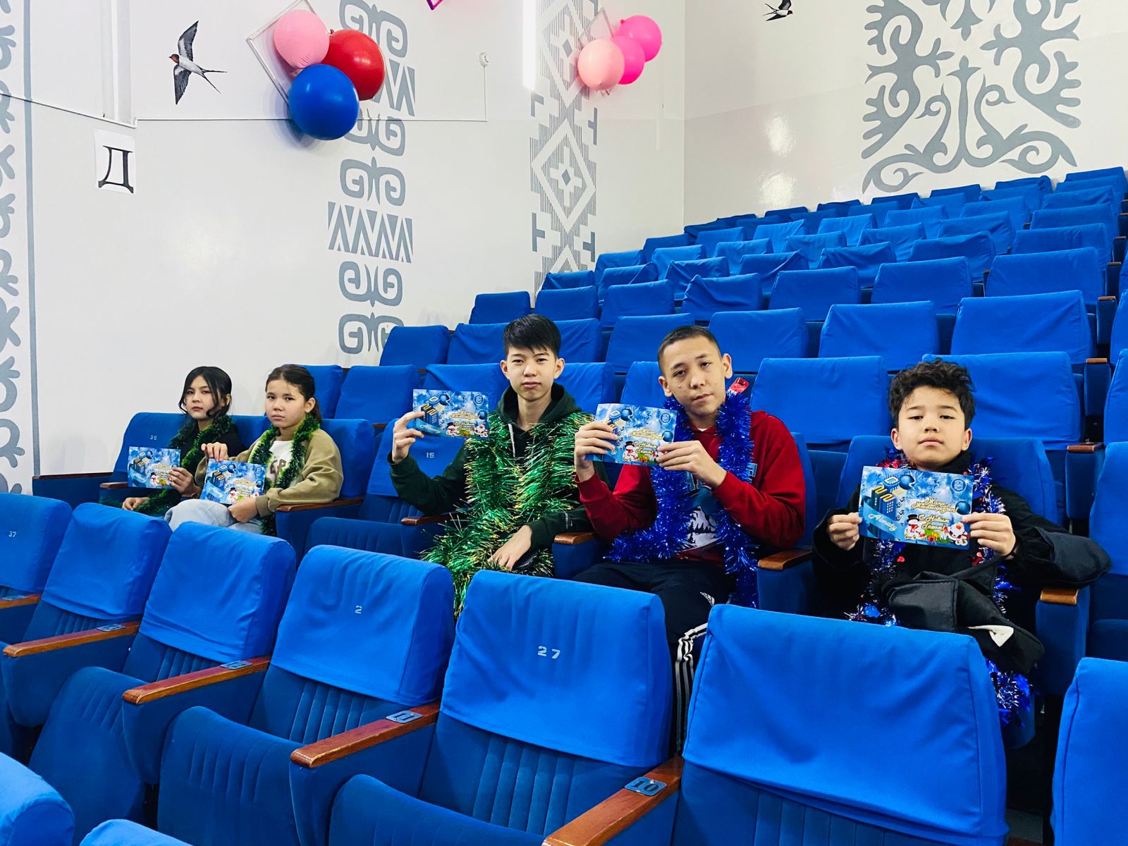 Аудан әкімінің Жаңа жылдық шырша мерекесіне лицейімізден 5 оқушы қатысып, жаңа жылдық сыйлықтарға ие болды.