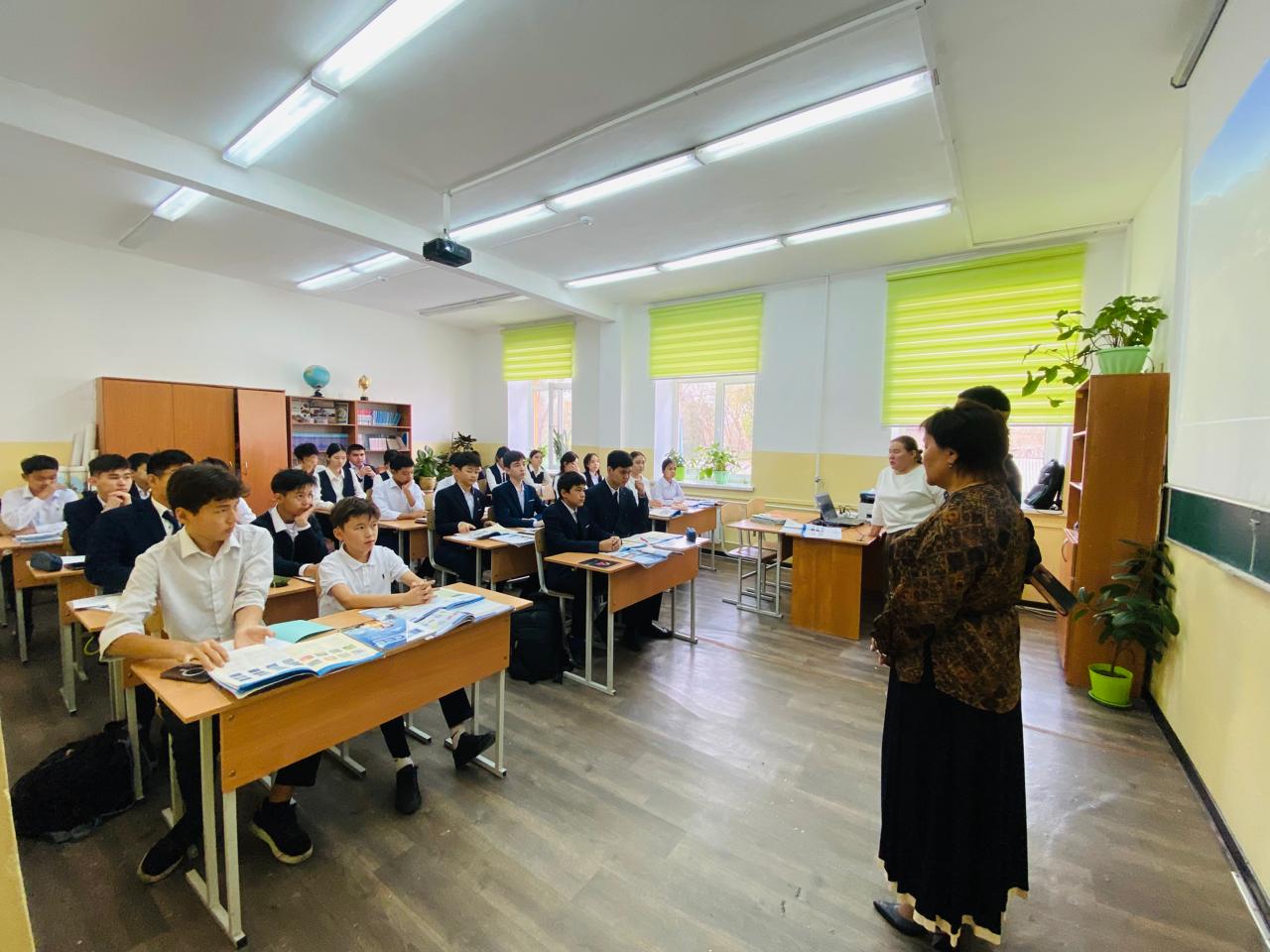 «Интернетпен әлеуметтік желідегі оқушы рөлі: әлеуметтік желідегі өзін – өзі ұстау мәдениеті» тақырыбында профилактикалық түсіндіру жұмыстары жүргізілді